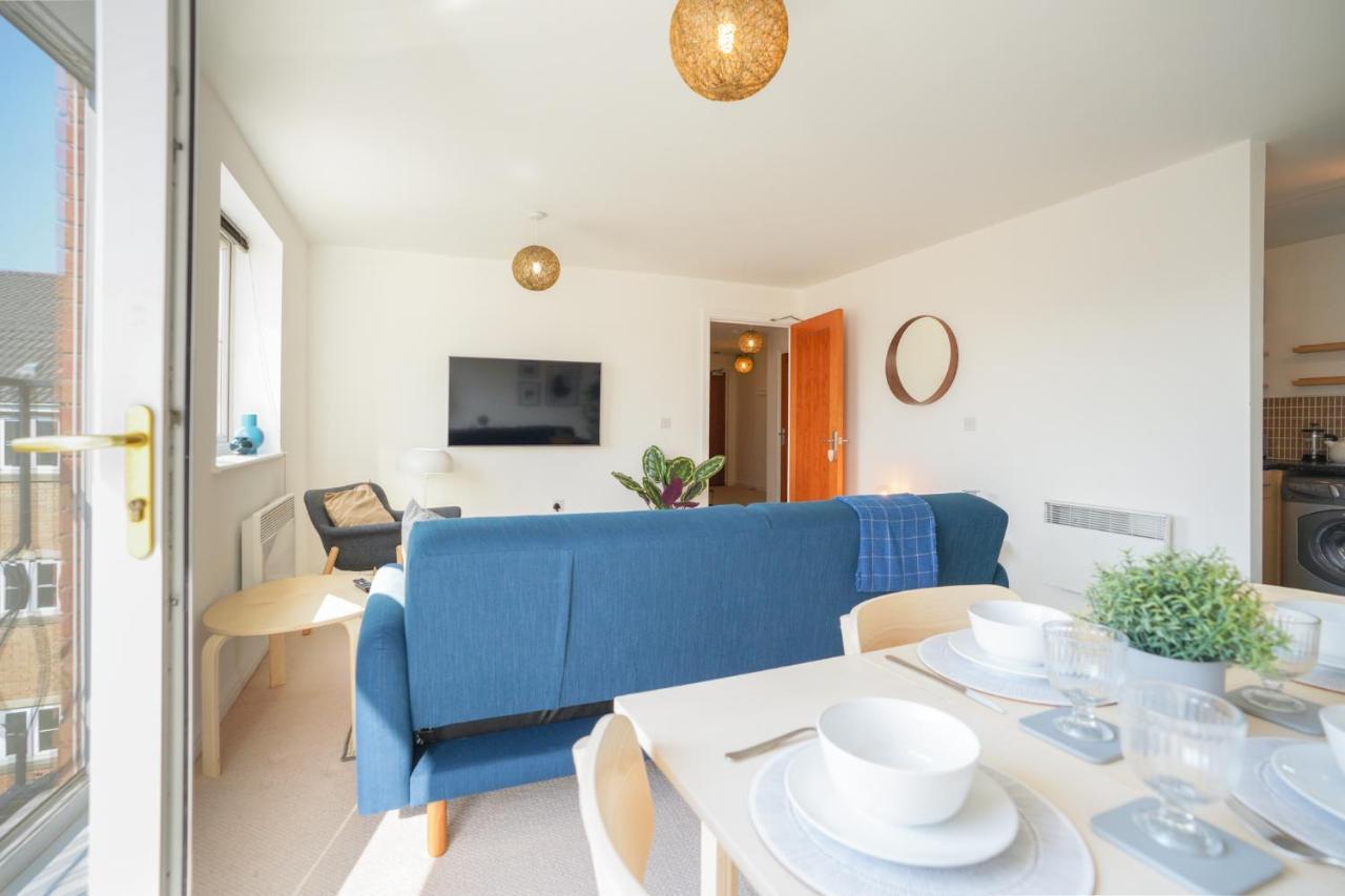 Stylish Apartment With Private Parking Кардиф Екстериор снимка