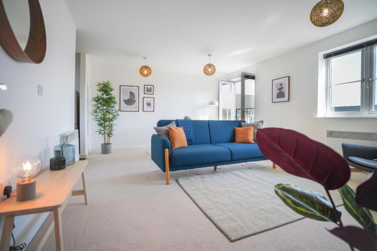 Stylish Apartment With Private Parking Кардиф Екстериор снимка