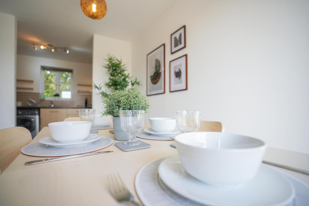 Stylish Apartment With Private Parking Кардиф Екстериор снимка