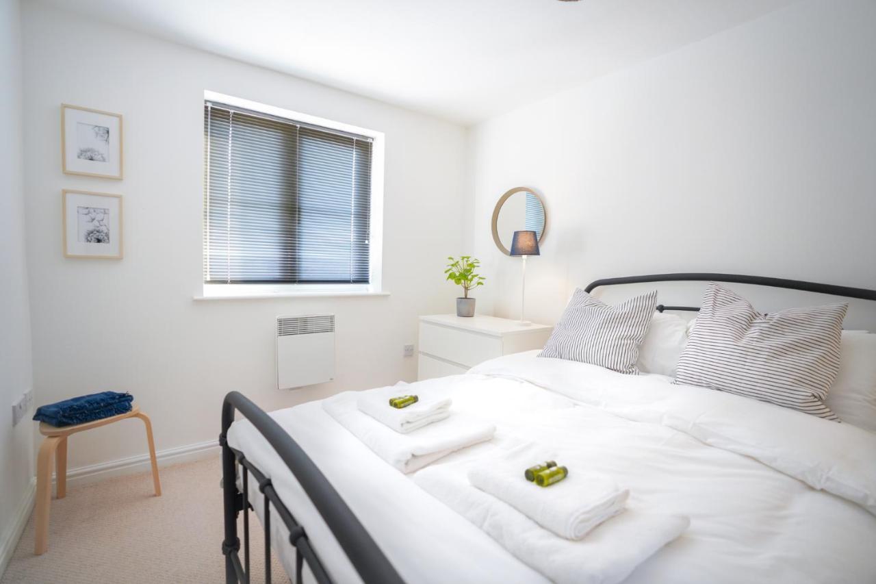 Stylish Apartment With Private Parking Кардиф Екстериор снимка