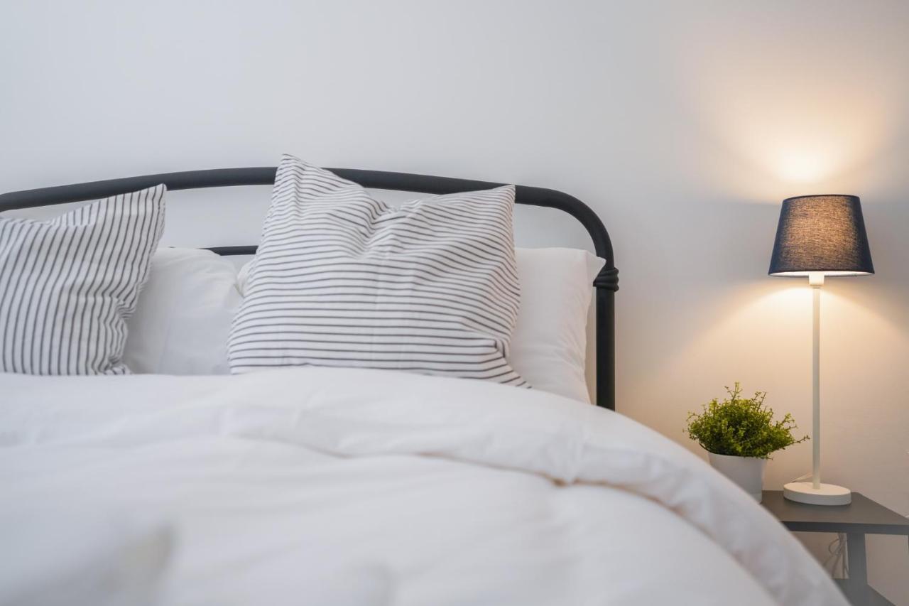Stylish Apartment With Private Parking Кардиф Екстериор снимка