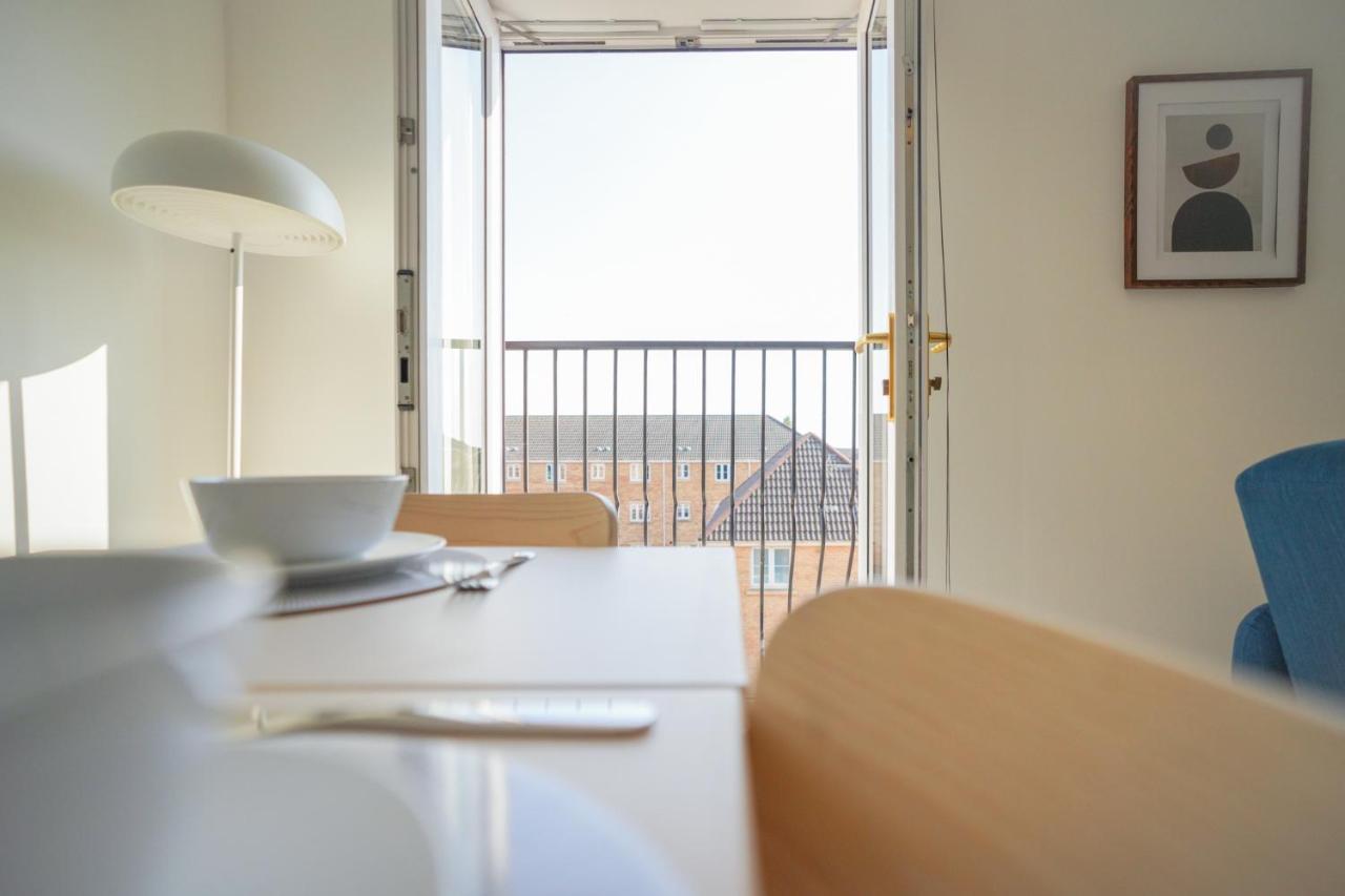 Stylish Apartment With Private Parking Кардиф Екстериор снимка