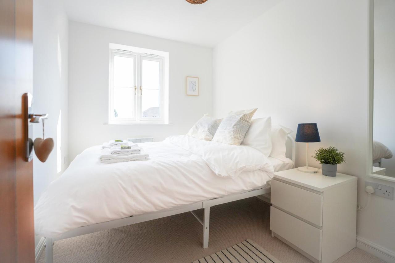 Stylish Apartment With Private Parking Кардиф Екстериор снимка