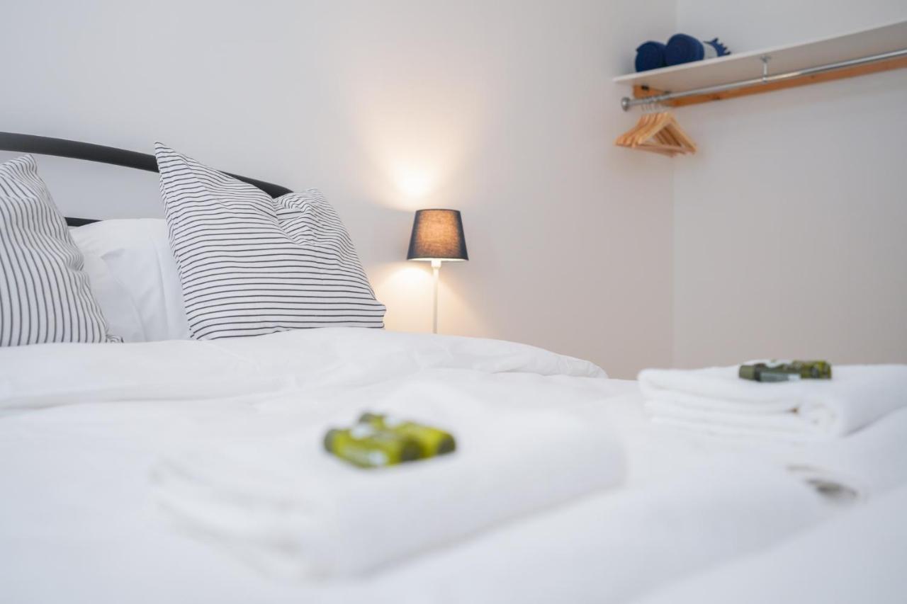 Stylish Apartment With Private Parking Кардиф Екстериор снимка